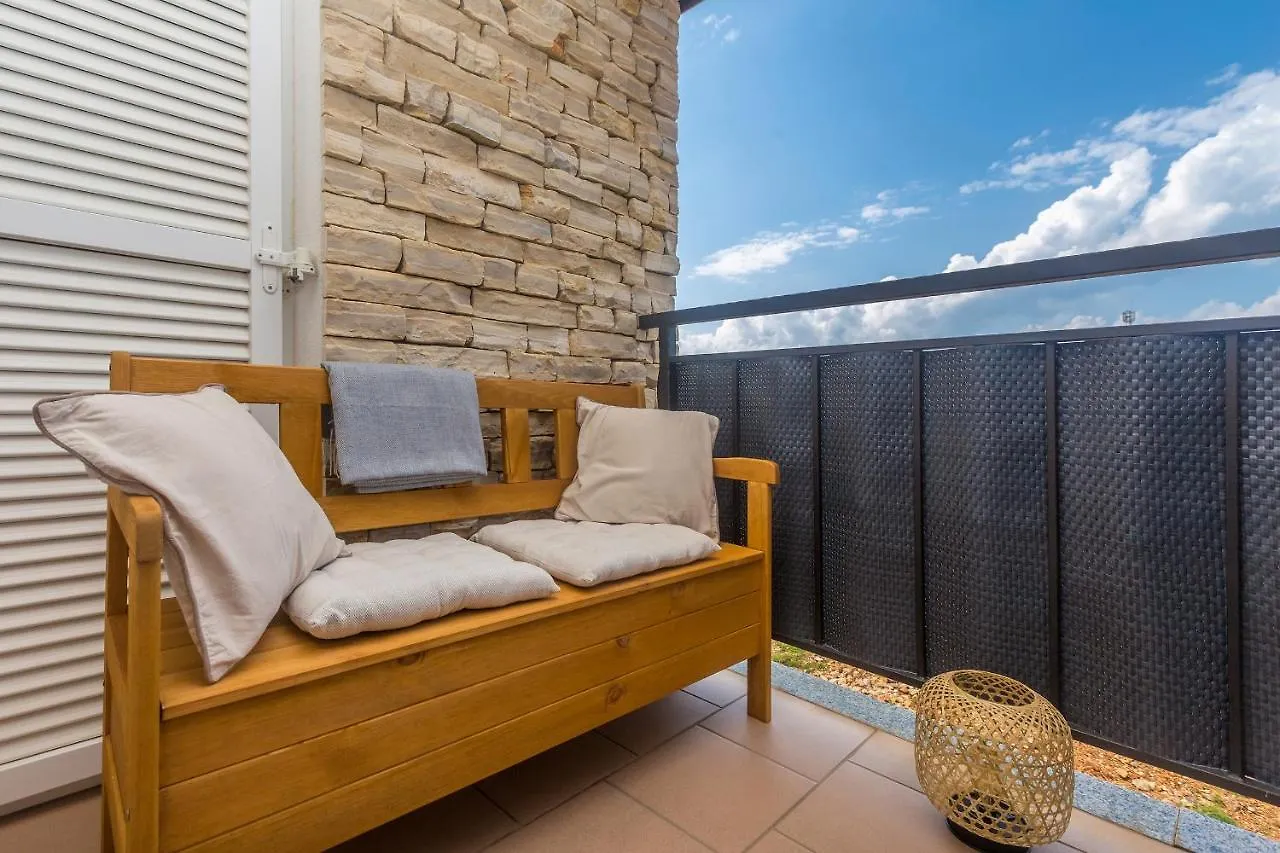 Apartment Izzy Linardići 0*,  Croazia